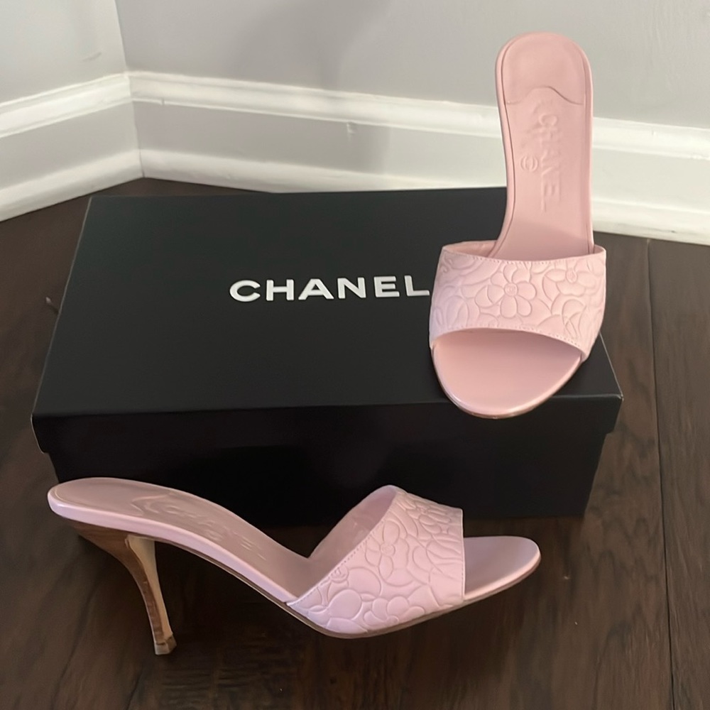 CHANEL Light Pink Camellia CC Mules Sandals 38.5 8